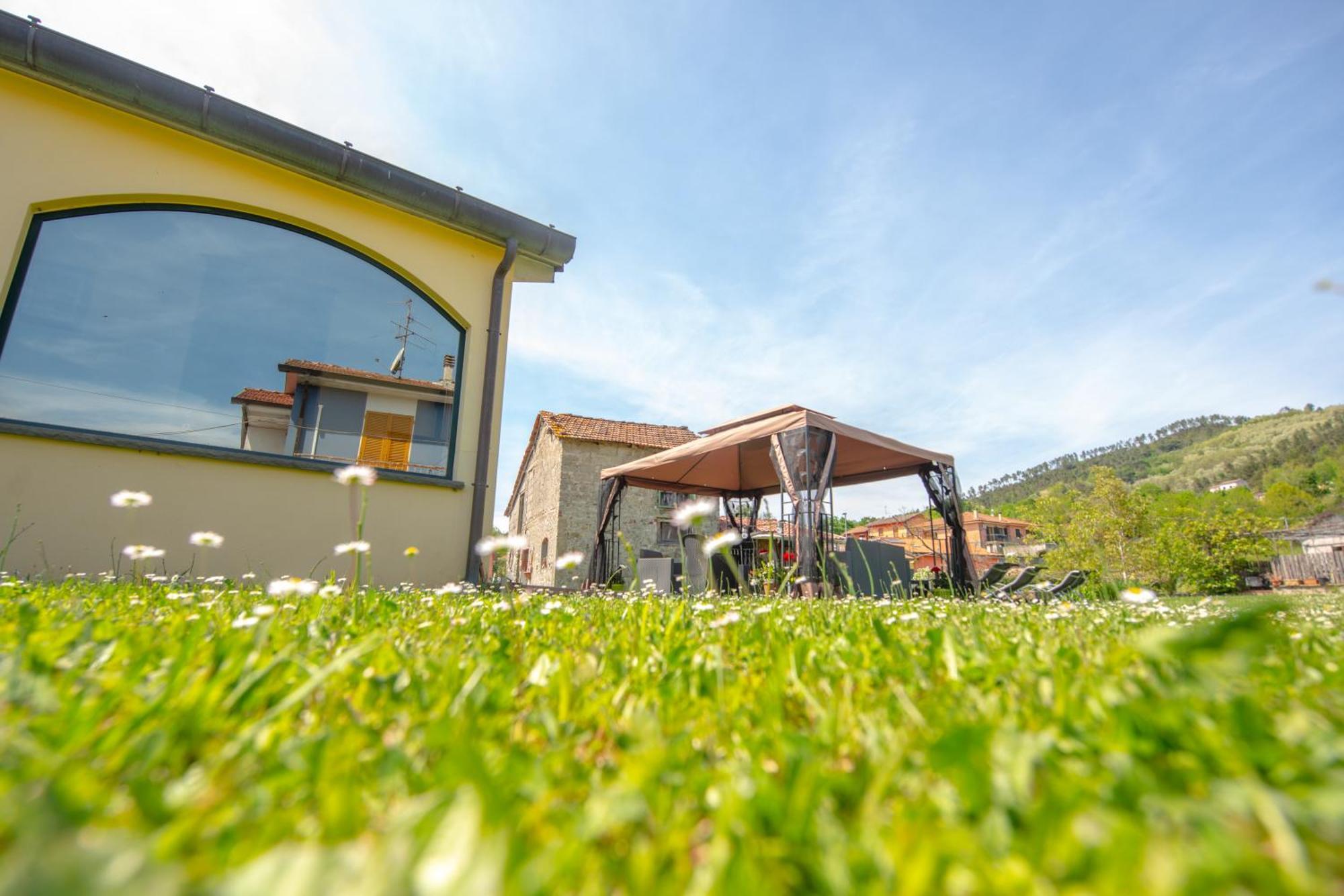 Il Vecchio Noce Hotel Brugnato Bagian luar foto
