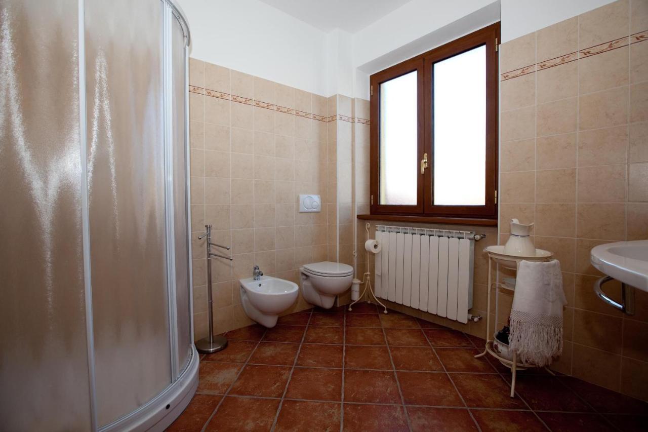 Il Vecchio Noce Hotel Brugnato Bagian luar foto