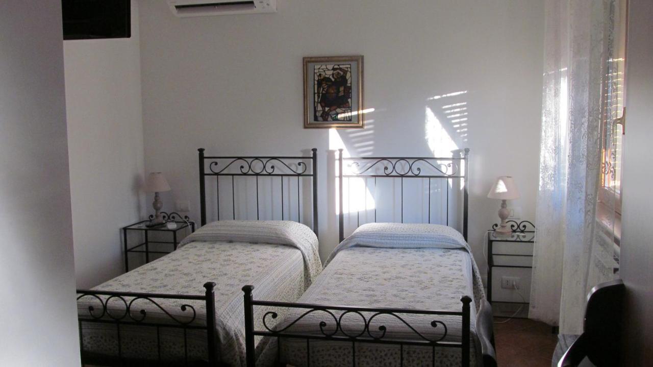 Il Vecchio Noce Hotel Brugnato Bagian luar foto